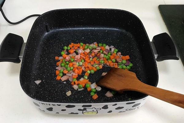 鲜虾菠萝炒饭的做法图解7
