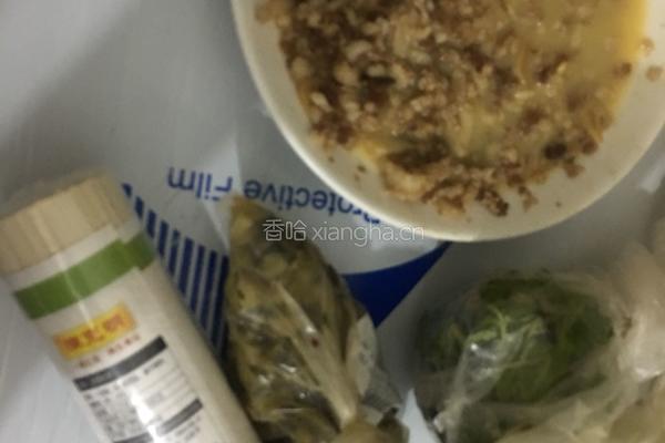 五分钟煮酸汤鲜肉面的做法图解1
