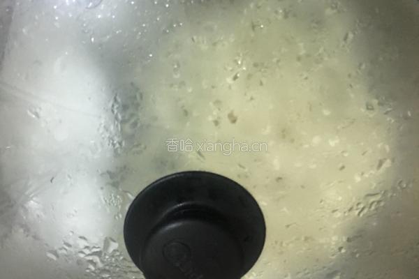 五分钟煮酸汤鲜肉面的做法图解3