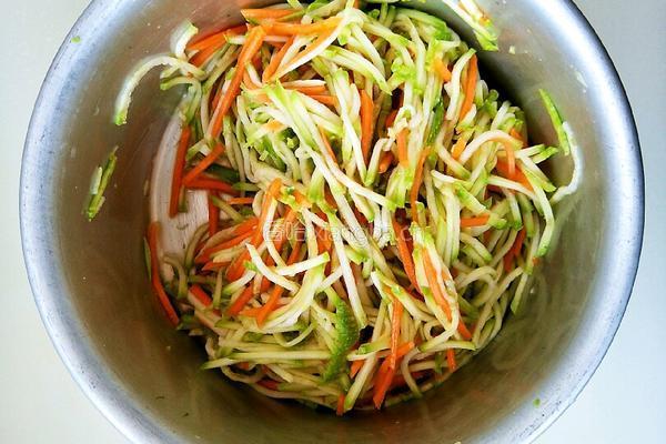 西葫芦鸡蛋饼的做法图解3