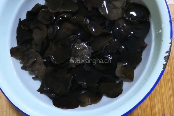 凉拌瓜耳的做法图解1