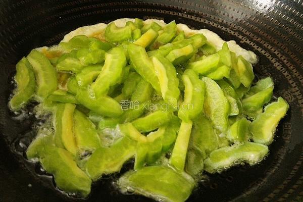 苦瓜炒鸡蛋的做法图解6