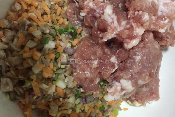 香菇蒸肉的做法图解1