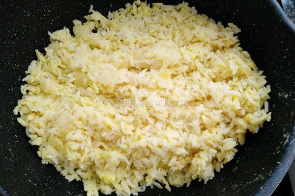 黄瓜青菜蛋炒饭的做法图解9