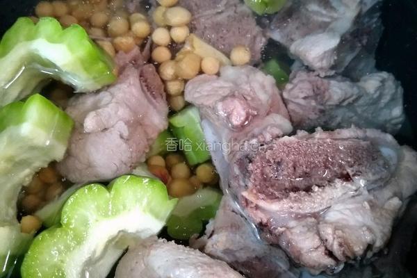 苦瓜黄豆猪骨汤的做法图解4