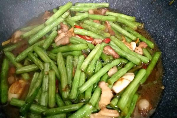 青豆角炒五花肉的做法图解5