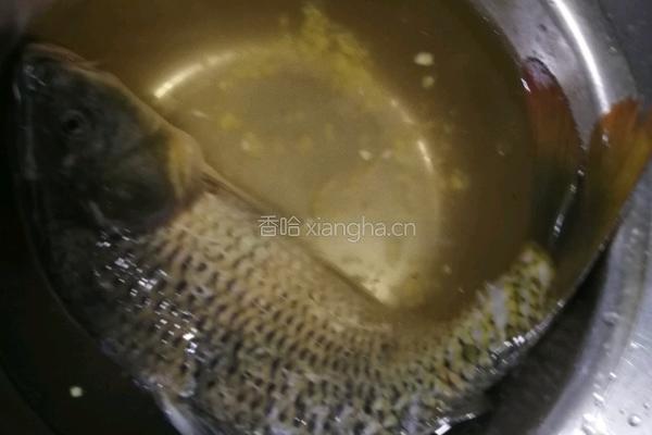 糖醋鲤鱼的做法图解1