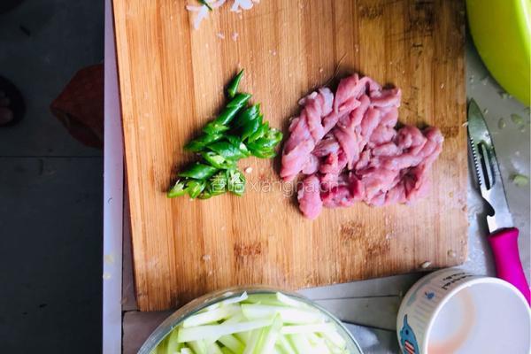 西葫芦炒肉的做法图解2