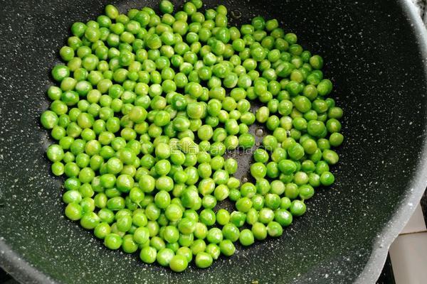 豌豆炒黄瓜的做法图解5