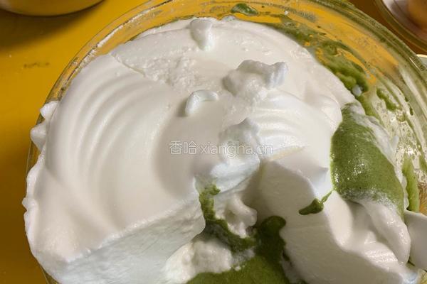 抹茶奶油蛋糕卷的做法图解6