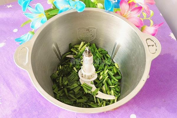 韭菜鸡蛋圆子营养米糊的做法图解3