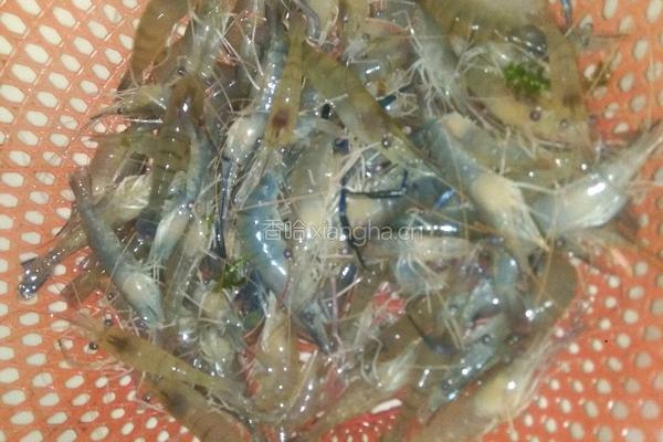 洋葱炒虾的做法图解1