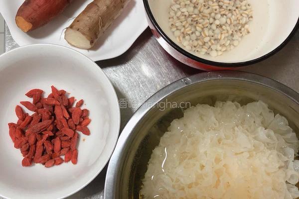 红薯山药薏仁银耳羹的做法图解1