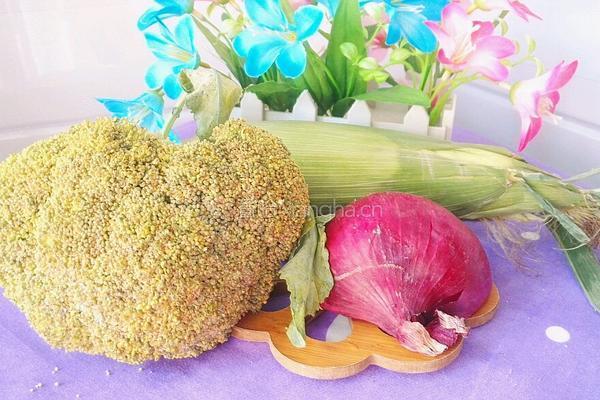 玉米炒西兰花的做法图解1