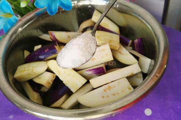 茄子炒豆角的做法图解4