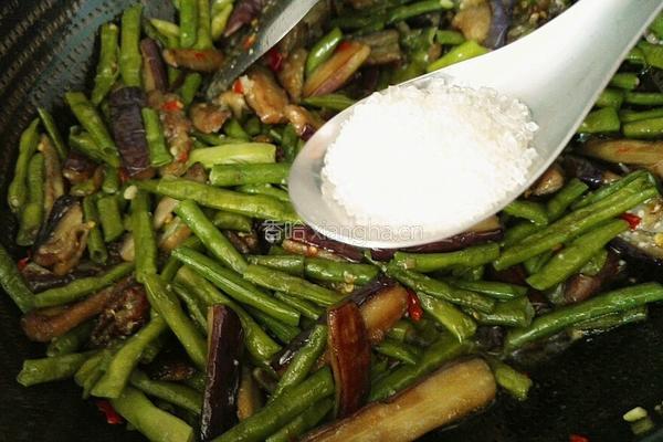 茄子炒豆角的做法图解20
