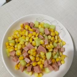 玉米青瓜炒香肠的做法[图]