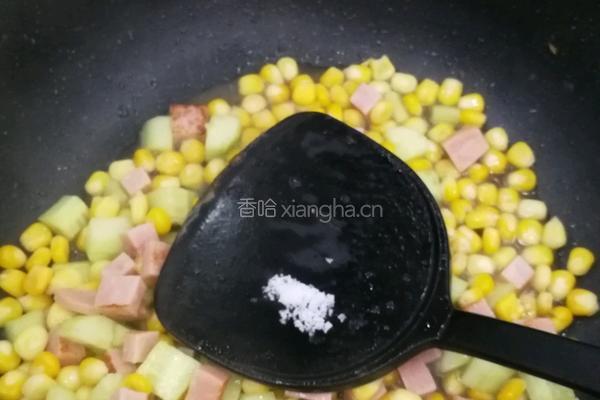 玉米青瓜炒香肠的做法图解4