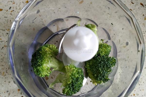 宝宝辅食 金枪鱼西兰花面片的做法图解4