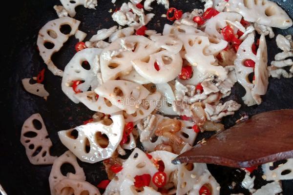 蒜苔莲藕炒肉的做法图解10