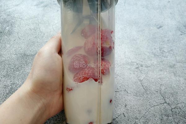 草莓奶昔的做法图解3