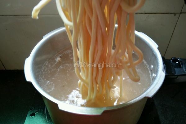 葱香海蛎肉片汤面的做法图解6