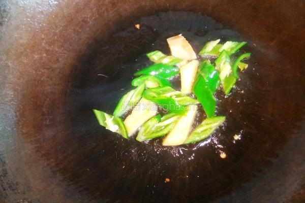 角瓜炒烧猪肉的做法图解3
