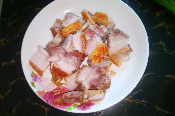 蒜薹炒烧猪肉的做法图解1