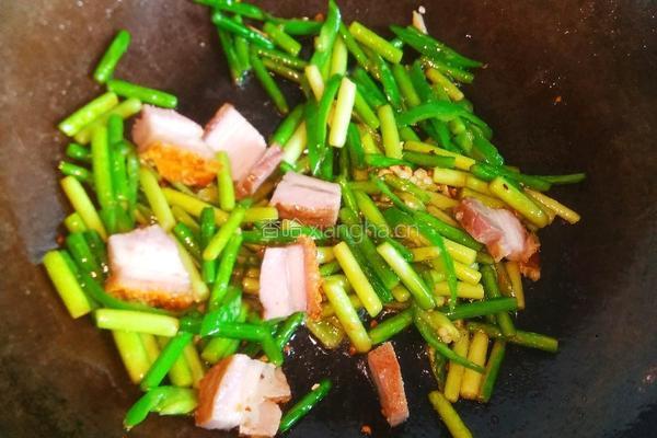 蒜薹炒烧猪肉的做法图解4