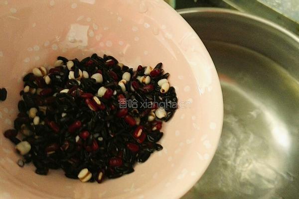黑米红豆薏米牛奶糕的做法图解4