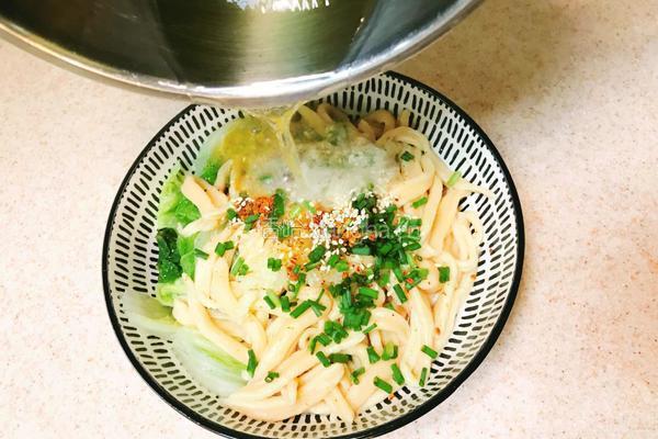 油泼西红柿剪刀面的做法图解16