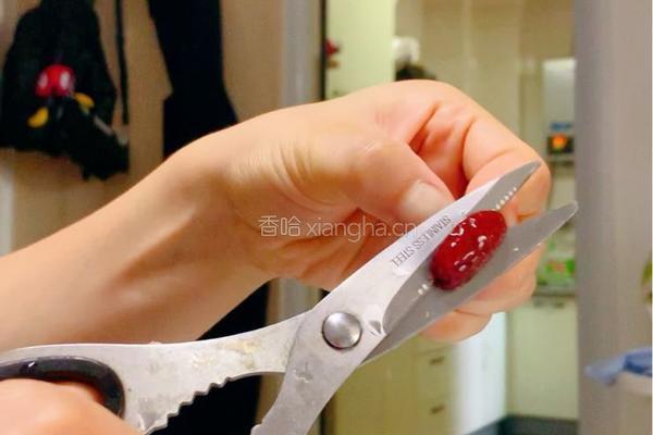 银耳莲子雪梨粥的做法图解1