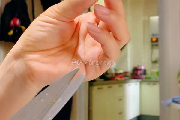 银耳莲子雪梨粥的做法图解3