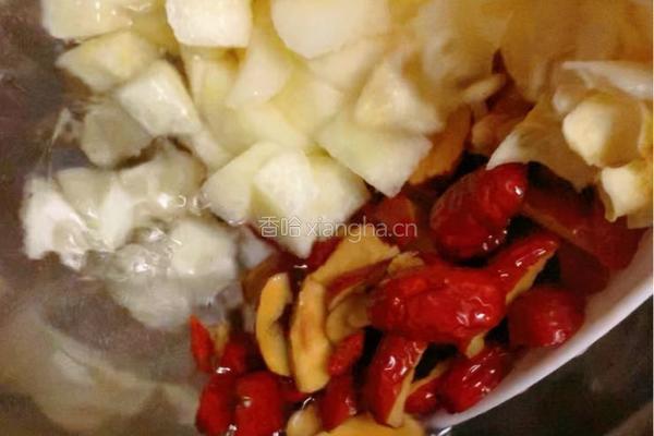 银耳莲子雪梨粥的做法图解4