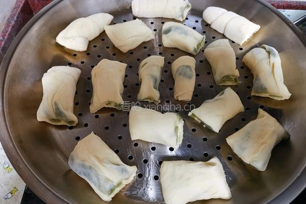 萌宝们都爱吃的抹茶花卷的做法图解6