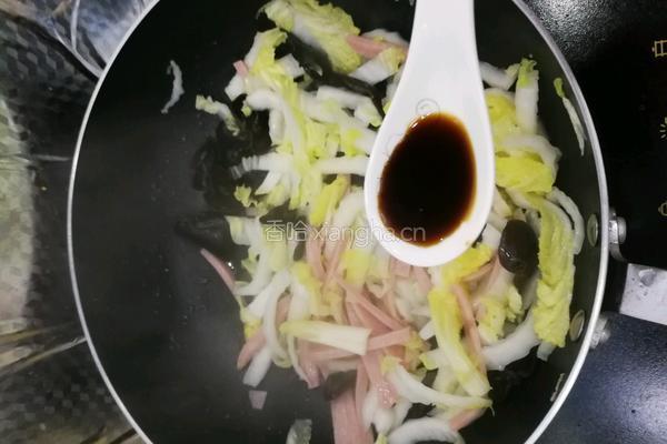 白菜炒木耳的做法图解3