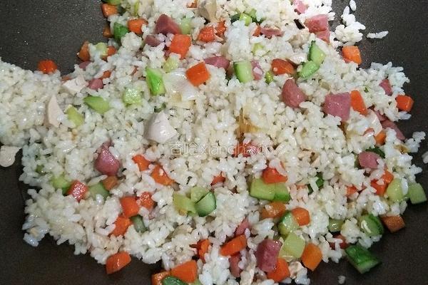 海鸭蛋蔬菜炒饭的做法图解4