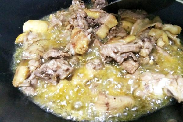 仔姜啤酒鸭的做法图解3