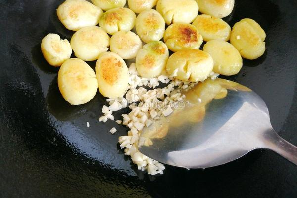 酱烧土豆仔的做法图解7