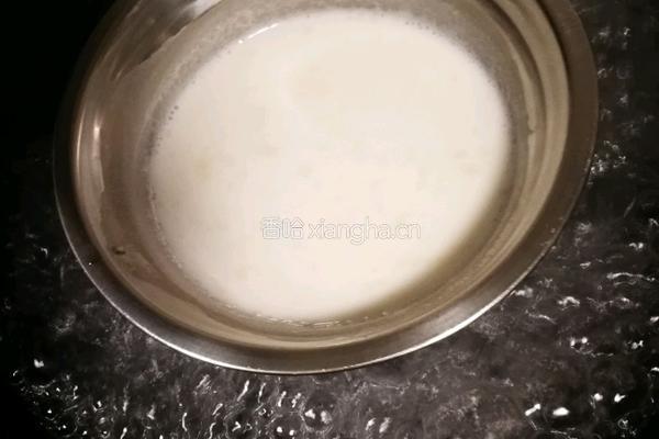 玫瑰撞上了牛奶的做法图解1
