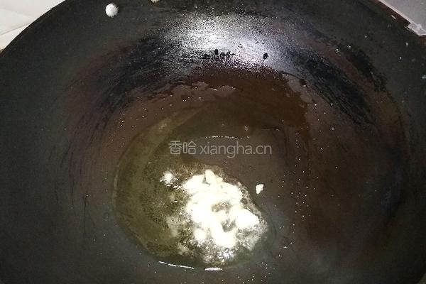 鱼饼炒青瓜的做法图解2