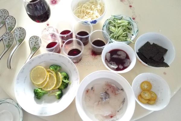 红酒醉三鲜的做法图解1