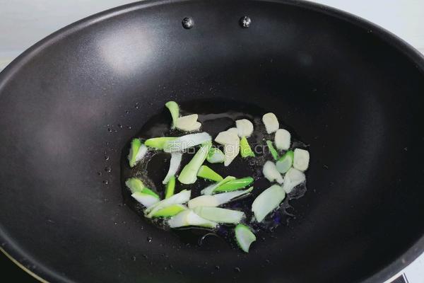 胡萝卜炒藕片的做法图解5