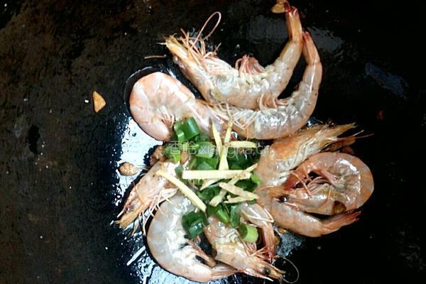 立夏海虾彩色炒的做法图解5