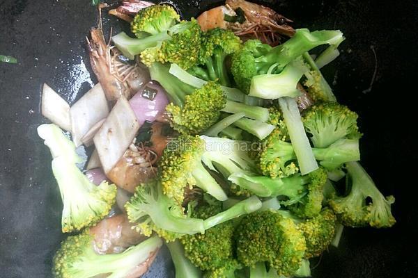 立夏海虾彩色炒的做法图解8