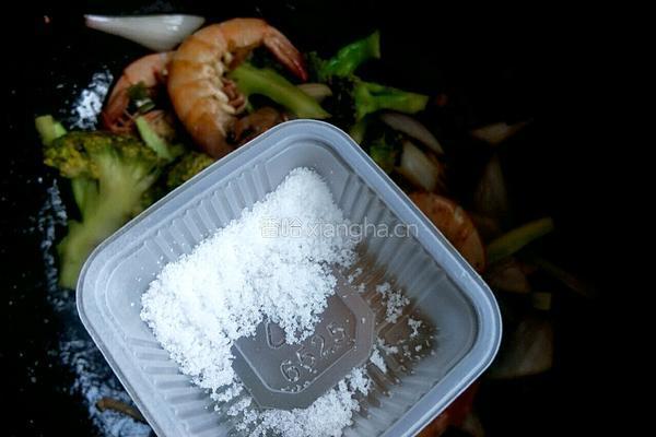 立夏海虾彩色炒的做法图解9