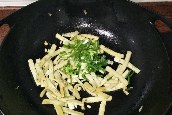 小葱炒鱼饼的做法图解10