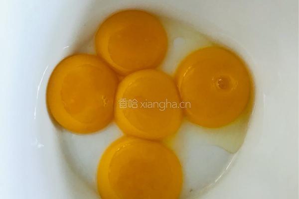 自制纸杯戚风蛋糕的做法图解1