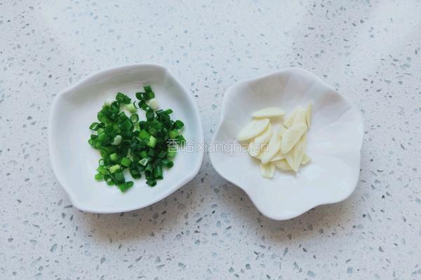 香菇炒小白菜的做法图解4
