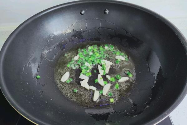 香菇炒小白菜的做法图解5